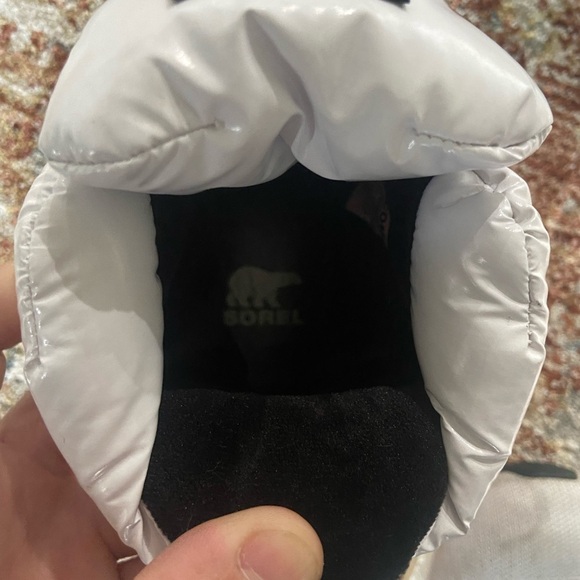 Sorel boots - Picture 5 of 6